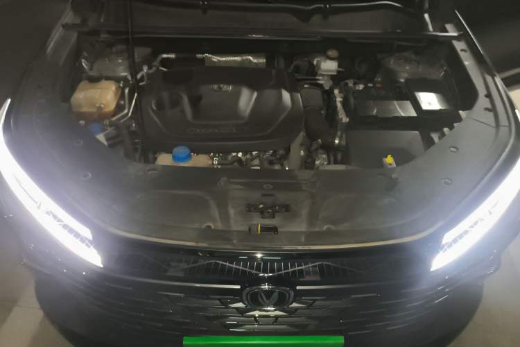 Used CHANGAN CS75 PLUS 2024 3rd Generation Champion Edition 1.5T Intelligent Drive Dynamic Model Engine Bay