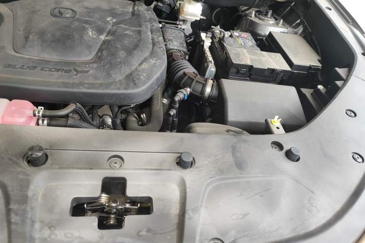 Used CHANGAN CS75 PLUS 2024 3rd Generation Champion Edition 1.5T Intelligent Drive Dynamic Model Engine Bay Left