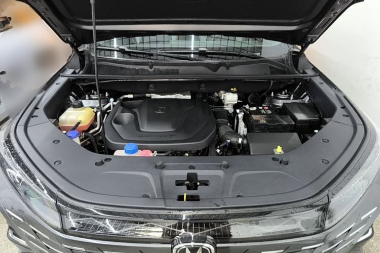 Used CHANGAN CS75 PLUS 2024 3rd Generation Champion Edition 1.5T Intelligent Drive Dynamic Model Engine Bay