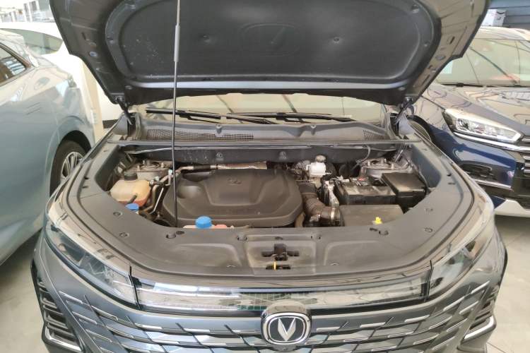 Used CHANGAN CS75 PLUS 2024 3rd Generation Champion Edition 1.5T Intelligent Drive Dynamic Model Engine Bay