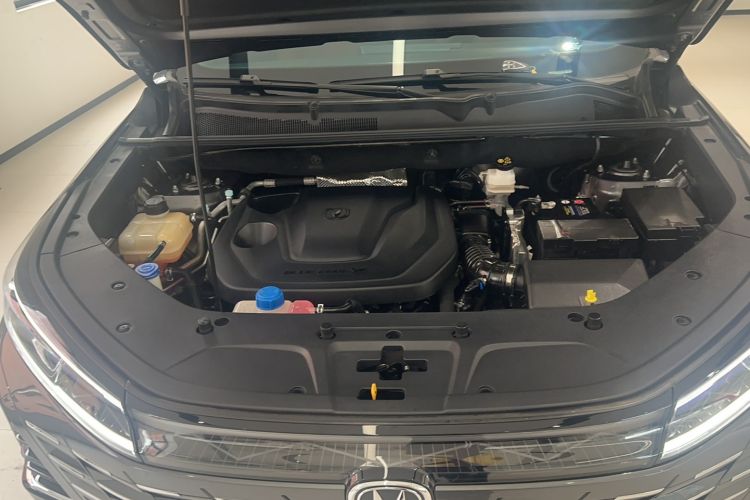 Used CHANGAN CS75 PLUS 2024 3rd Generation Champion Edition 1.5T Intelligent Drive Dynamic Model Engine Bay