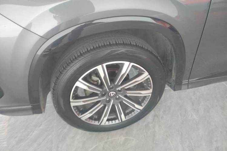 Used CHANGAN CS75 PLUS 2024 3rd Generation Champion Edition 1.5T Intelligent Drive Dynamic Model Exterior 1