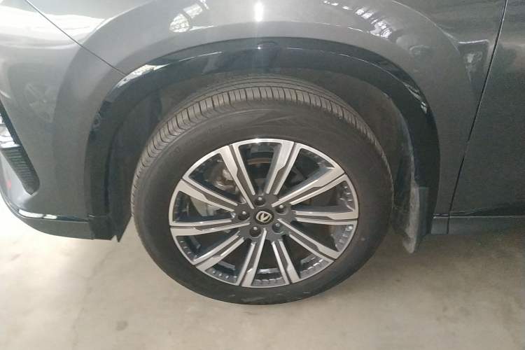 Used CHANGAN CS75 PLUS 2024 3rd Generation Champion Edition 1.5T Intelligent Drive Dynamic Model Exterior 3