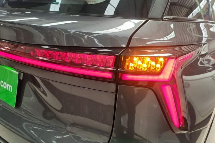 Used CHANGAN CS75 PLUS 2024 3rd Generation Champion Edition 1.5T Intelligent Drive Dynamic Model Exterior 3