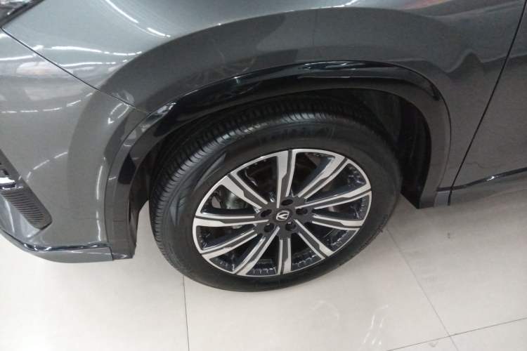 Used CHANGAN CS75 PLUS 2024 3rd Generation Champion Edition 1.5T Intelligent Drive Dynamic Model Exterior 4