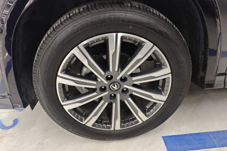 Used CHANGAN CS75 PLUS 2024 3rd Generation Champion Edition 1.5T Intelligent Drive Dynamic Model Exterior 4
