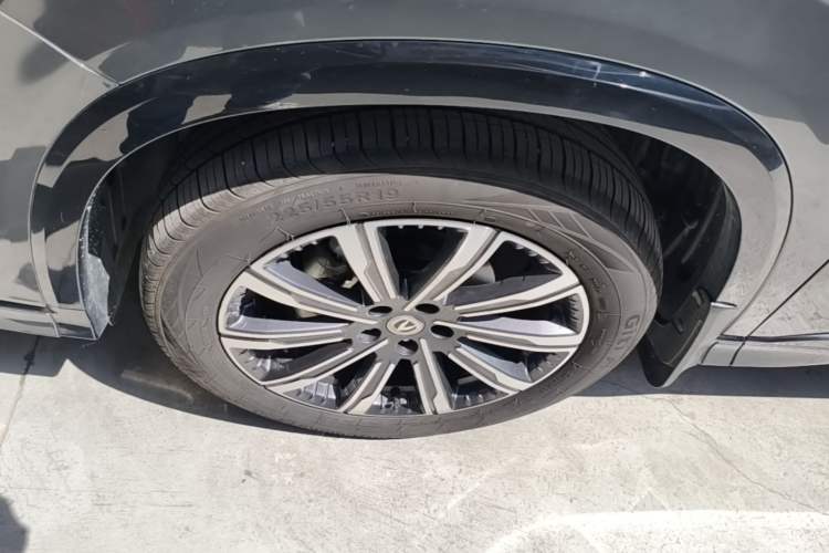 Used CHANGAN CS75 PLUS 2024 3rd Generation Champion Edition 1.5T Intelligent Drive Dynamic Model Exterior 4