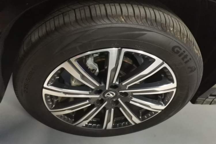 Used CHANGAN CS75 PLUS 2024 3rd Generation Champion Edition 1.5T Intelligent Drive Dynamic Model Exterior 4