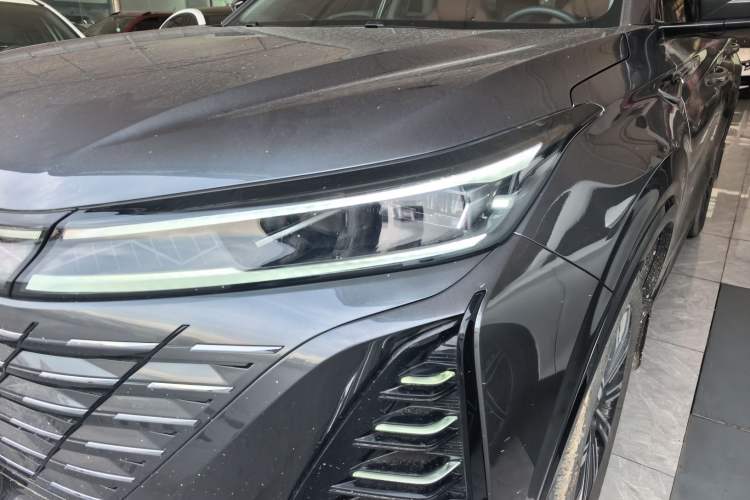 Used CHANGAN CS75 PLUS 2024 3rd Generation Champion Edition 1.5T Intelligent Drive Dynamic Model Exterior 4