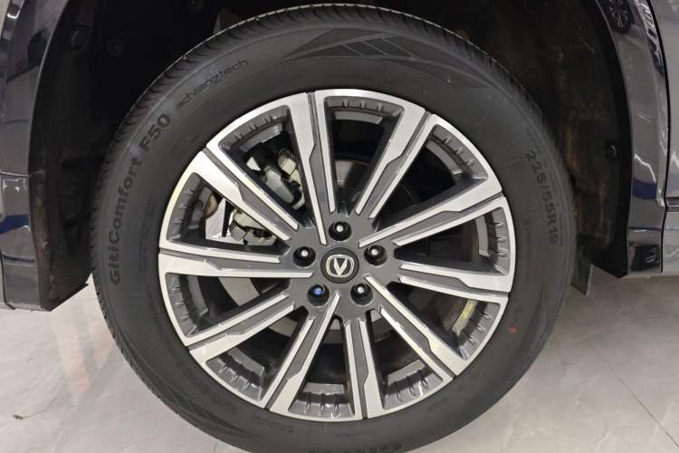 Used CHANGAN CS75 PLUS 2024 3rd Generation Champion Edition 1.5T Intelligent Drive Dynamic Model Exterior 5