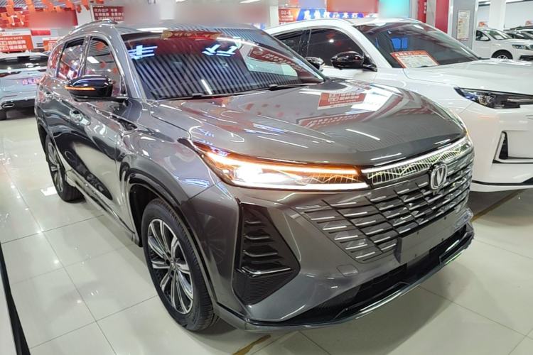 Used CHANGAN CS75 PLUS 2024 3rd Generation Champion Edition 1.5T Intelligent Drive Dynamic Model Front Right 45 Deg
