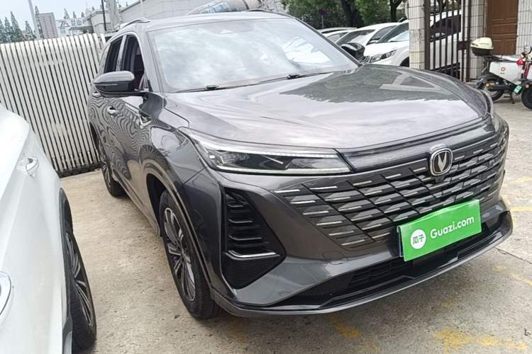 Used CHANGAN CS75 PLUS 2024 3rd Generation Champion Edition 1.5T Intelligent Drive Dynamic Model Front Right 45 Deg