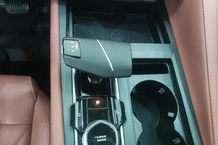 Used CHANGAN CS75 PLUS 2024 3rd Generation Champion Edition 1.5T Intelligent Drive Dynamic Model Gear Lever