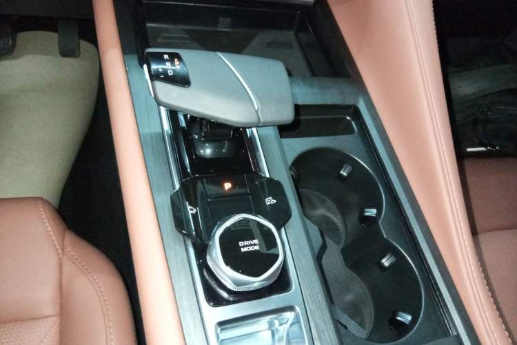 Used CHANGAN CS75 PLUS 2024 3rd Generation Champion Edition 1.5T Intelligent Drive Dynamic Model Gear Lever