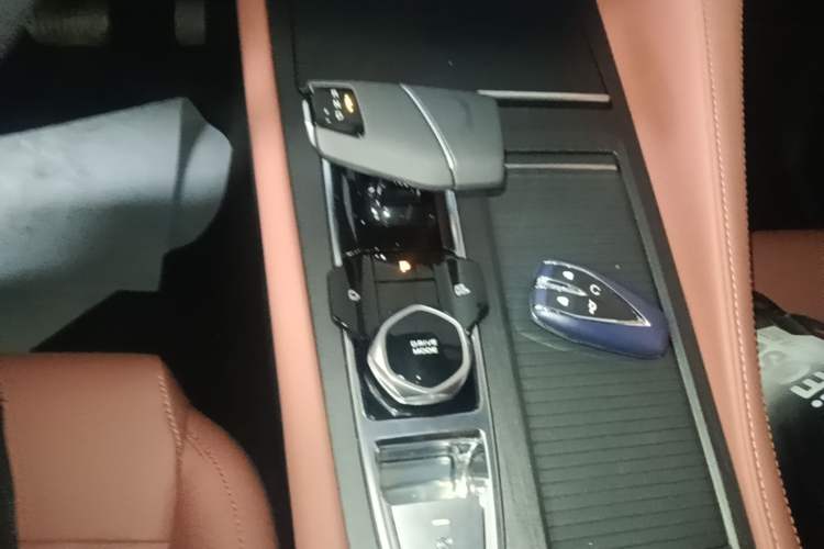Used CHANGAN CS75 PLUS 2024 3rd Generation Champion Edition 1.5T Intelligent Drive Dynamic Model Gear Lever