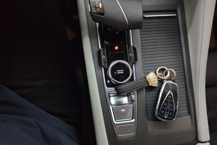 Used CHANGAN CS75 PLUS 2024 3rd Generation Champion Edition 1.5T Intelligent Drive Dynamic Model Gear Lever