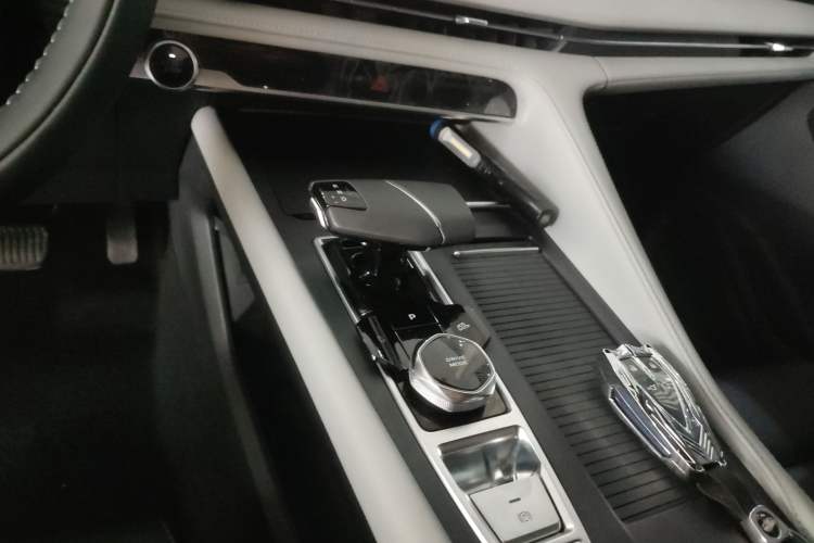 Used CHANGAN CS75 PLUS 2024 3rd Generation Champion Edition 1.5T Intelligent Drive Dynamic Model Gear Lever