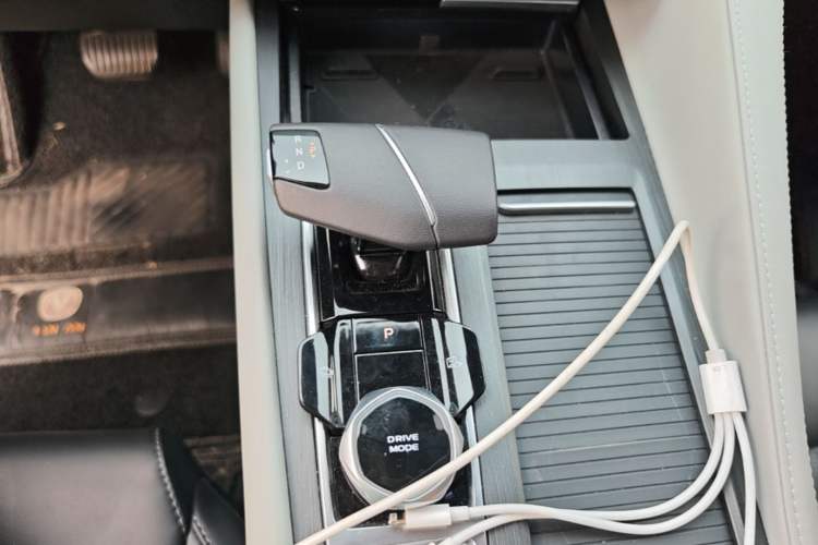 Used CHANGAN CS75 PLUS 2024 3rd Generation Champion Edition 1.5T Intelligent Drive Dynamic Model Gear Lever