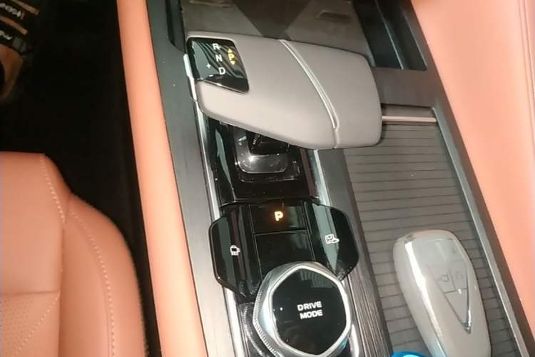 Used CHANGAN CS75 PLUS 2024 3rd Generation Champion Edition 1.5T Intelligent Drive Dynamic Model Gear Lever