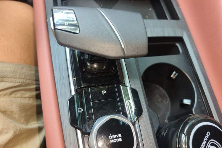 Used CHANGAN CS75 PLUS 2024 3rd Generation Champion Edition 1.5T Intelligent Drive Dynamic Model Gear Lever