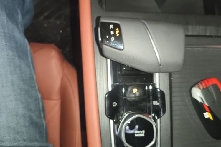 Used CHANGAN CS75 PLUS 2024 3rd Generation Champion Edition 1.5T Intelligent Drive Dynamic Model Gear Lever