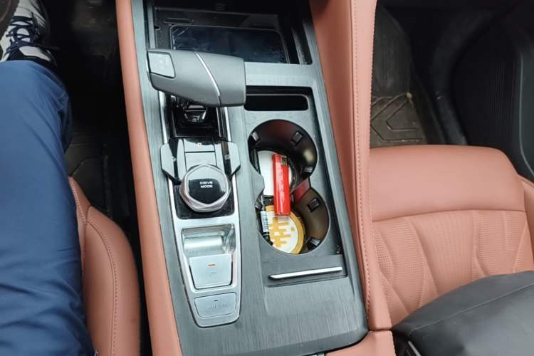Used CHANGAN CS75 PLUS 2024 3rd Generation Champion Edition 1.5T Intelligent Drive Dynamic Model Gear Lever