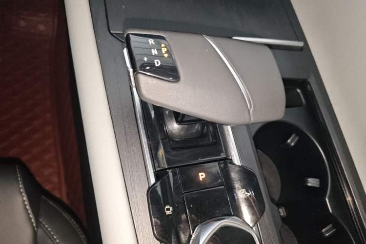 Used CHANGAN CS75 PLUS 2024 3rd Generation Champion Edition 1.5T Intelligent Drive Dynamic Model Gear Lever