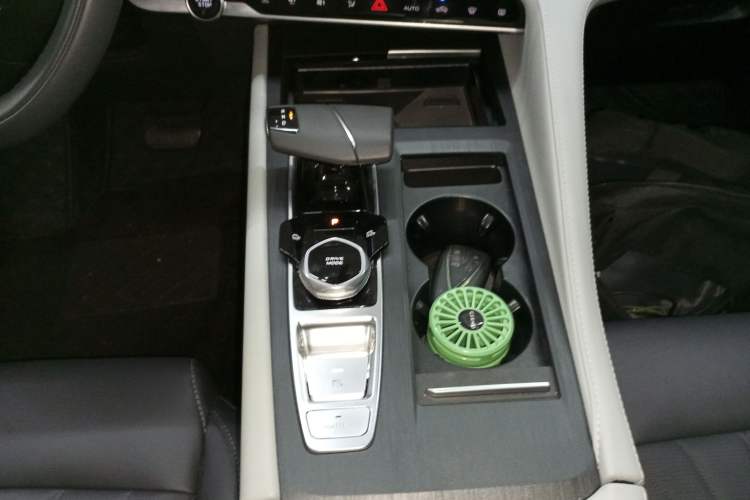 Used CHANGAN CS75 PLUS 2024 3rd Generation Champion Edition 1.5T Intelligent Drive Dynamic Model Gear Lever