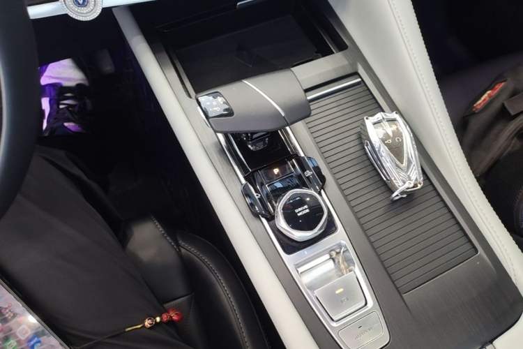 Used CHANGAN CS75 PLUS 2024 3rd Generation Champion Edition 1.5T Intelligent Drive Dynamic Model Gear Lever