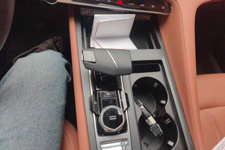 Used CHANGAN CS75 PLUS 2024 3rd Generation Champion Edition 2.0T Intelligent Drive Performance Model Gear Lever
