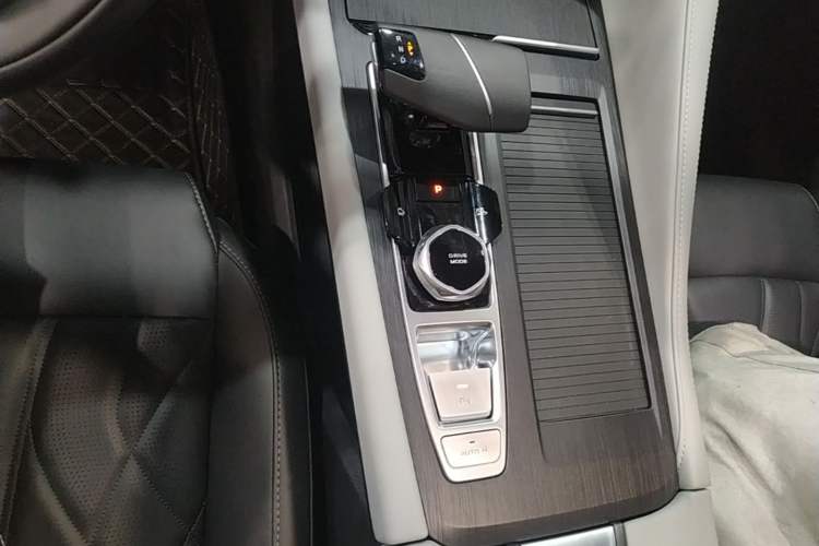 Used CHANGAN CS75 PLUS 2024 3rd Generation Champion Edition 1.5T Intelligent Drive Dynamic Model Gear Lever