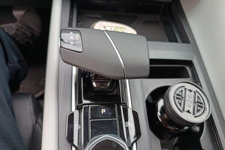Used CHANGAN CS75 PLUS 2024 3rd Generation Champion Edition 1.5T Intelligent Drive Dynamic Model Gear Lever