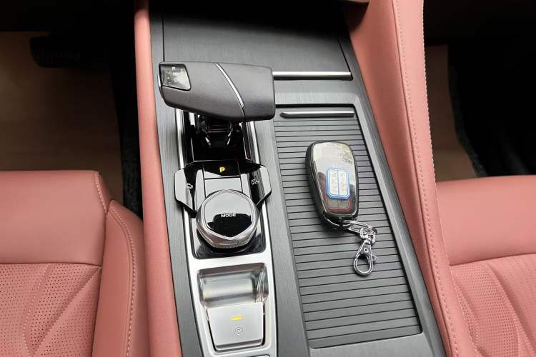 Used CHANGAN CS75 PLUS 2024 3rd Generation Champion Edition 1.5T Intelligent Drive Dynamic Model Gear Lever