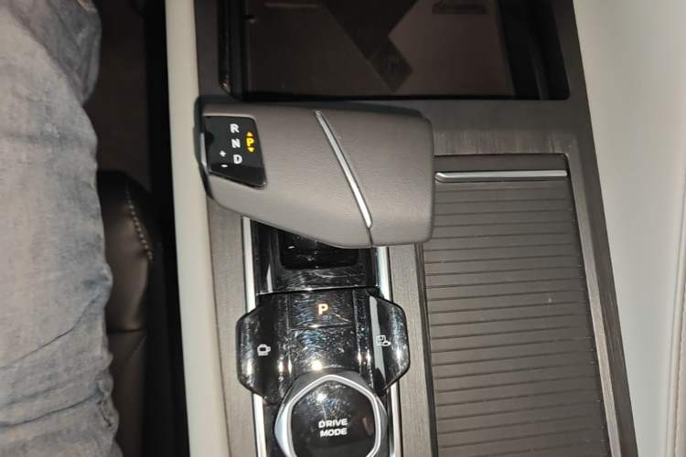 Used CHANGAN CS75 PLUS 2024 3rd Generation Champion Edition 1.5T Intelligent Drive Dynamic Model Gear Lever
