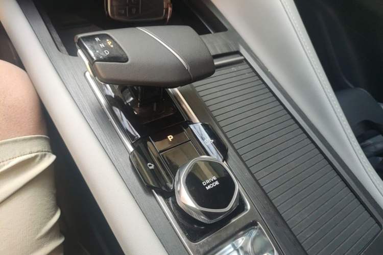 Used CHANGAN CS75 PLUS 2024 3rd Generation Champion Edition 1.5T Intelligent Drive Dynamic Model Gear Lever