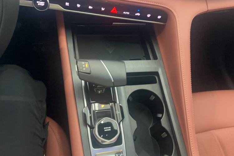 Used CHANGAN CS75 PLUS 2024 3rd Generation Champion Edition 1.5T Intelligent Drive Dynamic Model Gear Lever