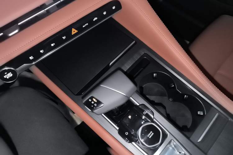 Used CHANGAN CS75 PLUS 2024 3rd Generation Champion Edition 1.5T Intelligent Drive Dynamic Model Gear Lever