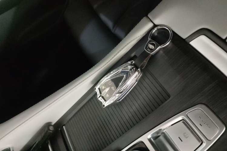 Used CHANGAN CS75 PLUS 2024 3rd Generation Champion Edition 1.5T Intelligent Drive Dynamic Model Interior 1