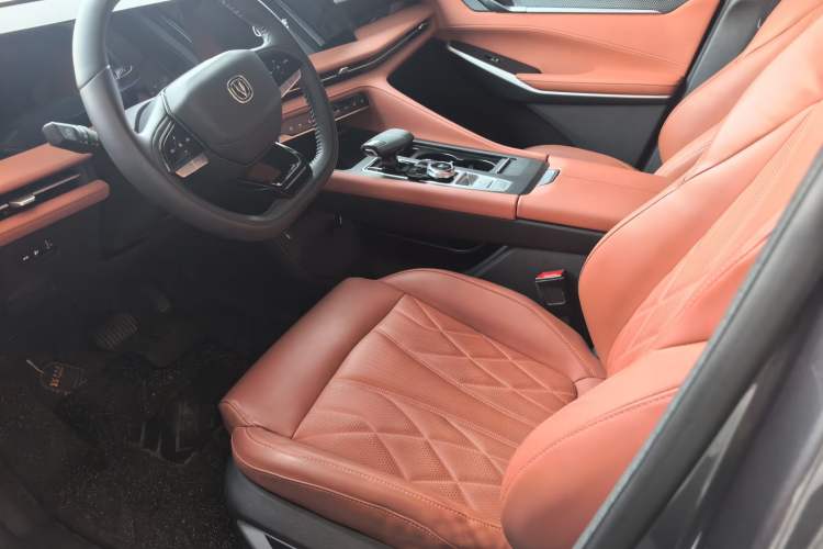 Used CHANGAN CS75 PLUS 2024 3rd Generation Champion Edition 1.5T Intelligent Drive Dynamic Model Interior 1