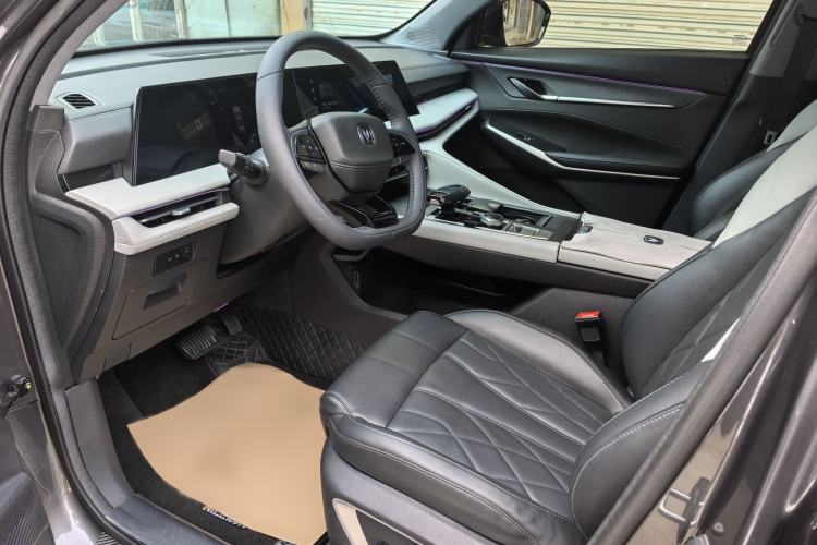 Used CHANGAN CS75 PLUS 2024 3rd Generation Champion Edition 1.5T Intelligent Drive Dynamic Model Interior 1