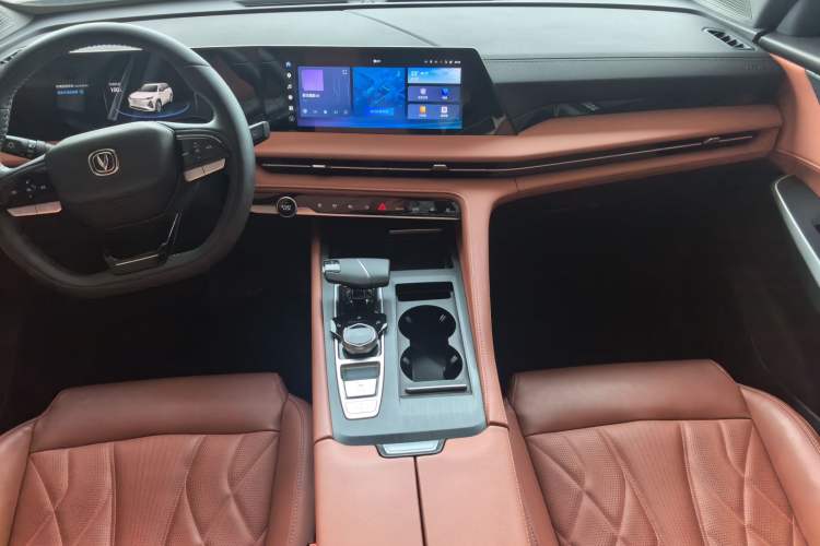 Used CHANGAN CS75 PLUS 2024 3rd Generation Champion Edition 1.5T Intelligent Drive Dynamic Model Interior 2