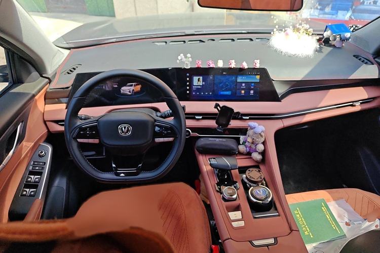 Used CHANGAN CS75 PLUS 2024 3rd Generation Champion Edition 1.5T Intelligent Drive Dynamic Model Interior 2