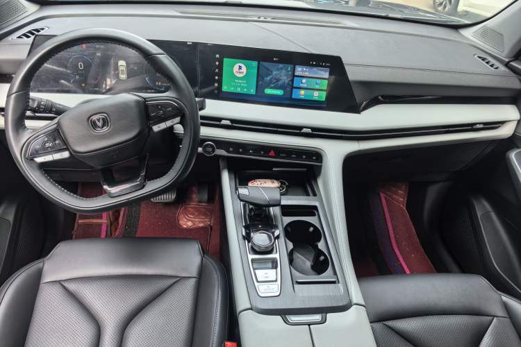 Used CHANGAN CS75 PLUS 2024 3rd Generation Champion Edition 1.5T Intelligent Drive Dynamic Model Interior 2