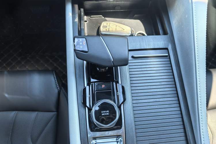 Used CHANGAN CS75 PLUS 2024 3rd Generation Champion Edition 1.5T Intelligent Drive Dynamic Model Interior 3