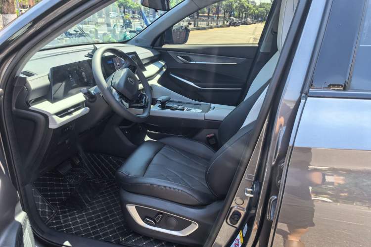 Used CHANGAN CS75 PLUS 2024 3rd Generation Champion Edition 1.5T Intelligent Drive Dynamic Model Interior 4