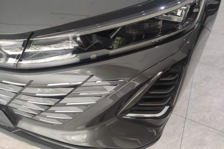 Used CHANGAN CS75 PLUS 2024 3rd Generation Champion Edition 1.5T Intelligent Drive Dynamic Model Left Front Headlight