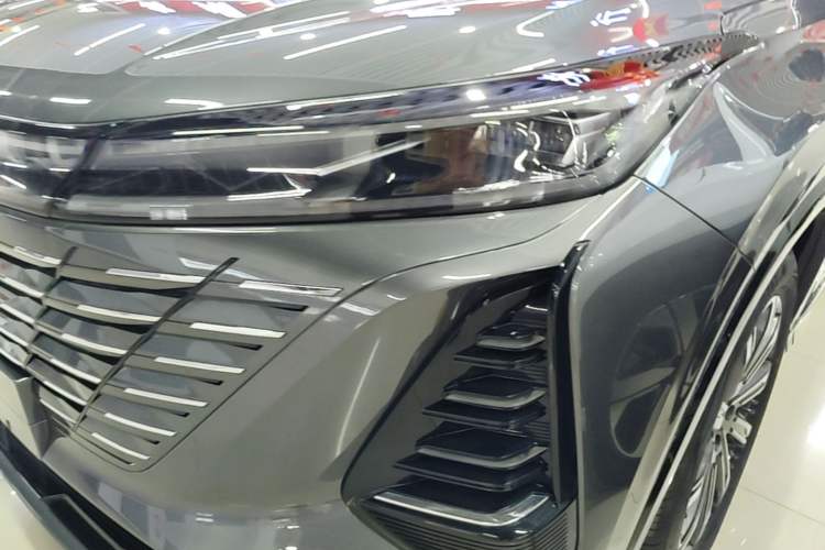 Used CHANGAN CS75 PLUS 2024 3rd Generation Champion Edition 1.5T Intelligent Drive Dynamic Model Left Front Headlight