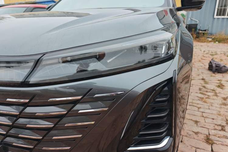 Used CHANGAN CS75 PLUS 2024 3rd Generation Champion Edition 1.5T Intelligent Drive Dynamic Model Left Front Headlight