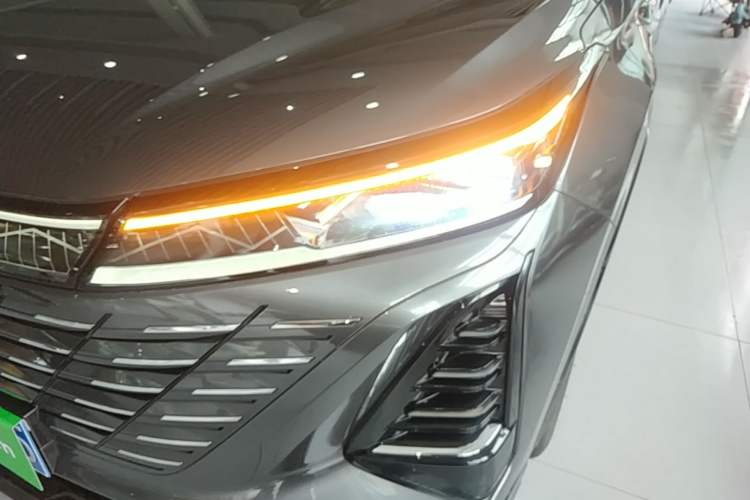 Used CHANGAN CS75 PLUS 2024 3rd Generation Champion Edition 1.5T Intelligent Drive Dynamic Model Left Front Headlight