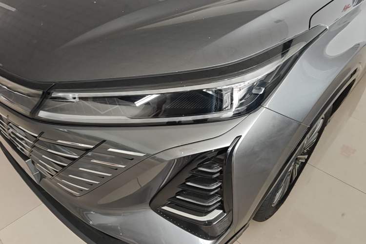 Used CHANGAN CS75 PLUS 2024 3rd Generation Champion Edition 1.5T Intelligent Drive Dynamic Model Left Front Headlight